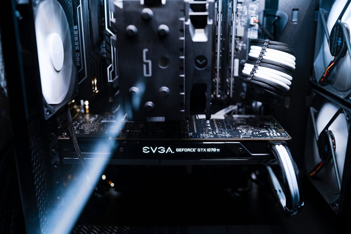 Custom PC bouw met verlichte computerhardware